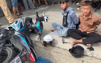 Bắt 2 anh em ruột nghi trộm cướp 10 điện thoại từ An Giang đến Quảng Ngãi