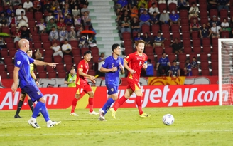 Vietjet và Vikki 'tiếp lửa' - Việt Nam rực đỏ Bangkok