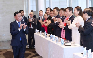 Thường trực Ban Bí thư Trần Cẩm Tú gặp gỡ kiều bào Việt Nam tại Singapore