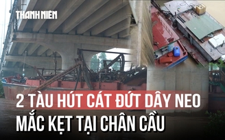 Cận cảnh 2 tàu hút cát đứt dây neo, mắc kẹt tại chân cầu sông Tào