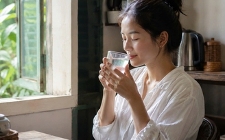 Uống nước ấm lúc nào tốt? 4 thời điểm bạn nên biết