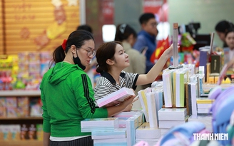 Phụ huynh 'cân đo' chi phí năm học mới