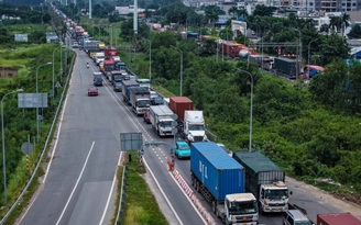 Cửa ngõ phía đông TP.HCM ùn tắc ngày đầu kỳ nghỉ lễ 2.9