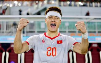 Hai Long lý giải màn ăn mừng khi chọc thủng lưới Indonesia, chấn thương đầu của Việt Anh ra sao?