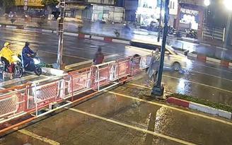 Ô tô vượt đèn đỏ, va cần chắn đường sắt ở TP.HCM: Tài xế bị phạt 19 triệu đồng