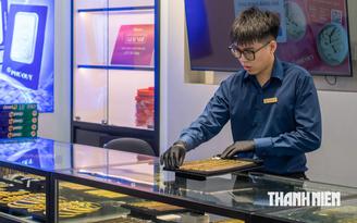 Chênh lệch giá vàng giảm mạnh còn dưới 5 triệu/lượng