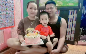 Người cha mất 2 chân tự làm mọi việc
