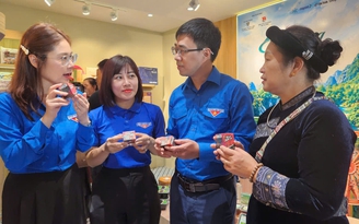 Đặc sản Cao Băng đổ bộ phố trung tâm Hà Nội, chinh phục thực khách Thủ đô