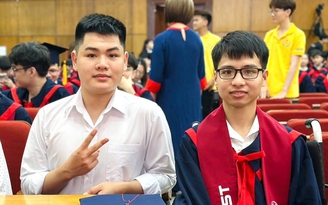 Nam sinh 10 năm cõng bạn đỗ bác sĩ nội trú Y Hà Nội