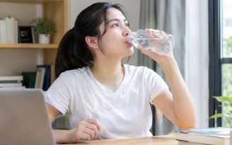 Luôn khát nước: Đừng bỏ qua những nguyên nhân này