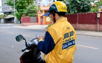 Dù biết không dễ dàng, vì sao hàng nghìn sinh viên vẫn đăng ký xe công nghệ?