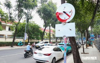 Biển báo giao thông ở Nha Trang xuống cấp, phai màu