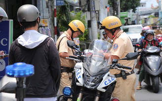 Hơn 7.500 học sinh, sinh viên TP.HCM vi phạm giao thông trong 8 tháng Hơn 7.500 học sinh, sinh viên TP.HCM vi phạm giao thông trong 8 tháng