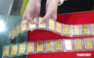 Giá vàng lao dốc, USD tăng