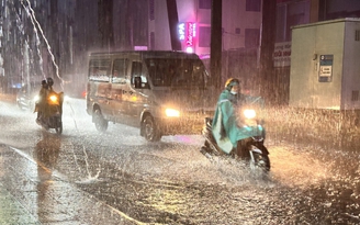 Vì sao Trung và Nam bộ mưa lớn kéo dài? Vì sao Trung và Nam bộ mưa lớn kéo dài?