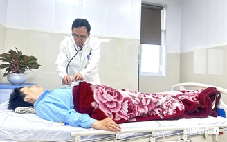 Bụng to, khó thở, người phụ nữ 51 tuổi phát hiện khối u 4,5 kg