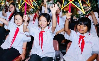 Cùng nhau thắp lên niềm tin, hy vọng và ước mơ cho các em thiếu nhi Cùng nhau thắp lên niềm tin, hy vọng và ước mơ cho các em thiếu nhi