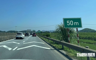 Kẻ vạch, gắn biển phạt lỗi khoảng cách trên nhiều cao tốc