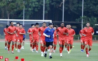 Việt Nam tập buổi cuối trước trận đại chiến Thái Lan: Chờ phương án thay Xuân Son, thầy Kim nói gì?