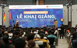Gần 900 tân sinh viên Trường ĐH Việt Đức khai giảng năm học 2026-2027
