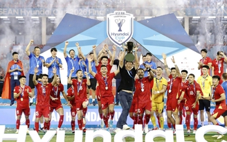 Bầu Thụy hoàn tất trao thưởng 7,5 tỉ đồng cho nhà vô địch ASEAN Cup đội tuyển Việt Nam