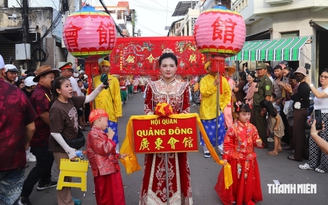 Rộn ràng Lễ hội Nghinh Ông của người Hoa ở Phan Thiết