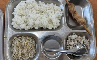 Hà Nội: Phụ huynh sốc với bữa ăn bán trú quá 'lèo tèo'