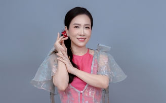 Nữ ca sĩ hát nhạc quê hương sau 30 năm hoạt động showbiz