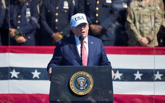 Tổng thống Trump kể từng được lính cứu hỏa xốc nách chạy trong vụ khủng bố 11.9