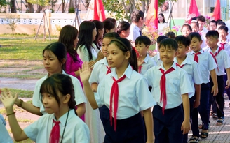 Vì sao sách giáo khoa miễn phí cho học sinh Huế đến nay chưa có?