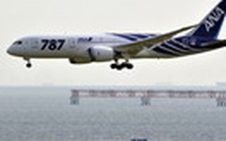 Siêu máy bay Boeing 787 gặp sự cố hạ cánh