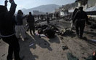 Đánh bom rung chuyển Afghanistan, hơn 30 người chết
