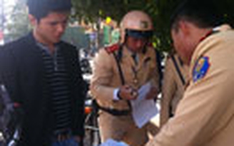 Đã vi phạm còn nhổ nước bọt
