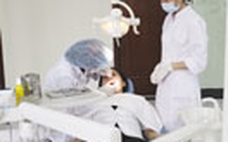 Răng giả - thủ phạm của thủng ruột