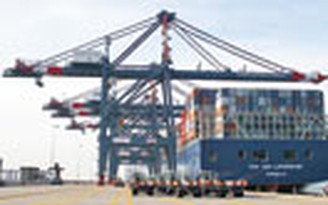 Tàu container 157.000 DWT cập cảng Cái Mép