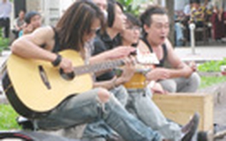 Đàn, hát ở công viên