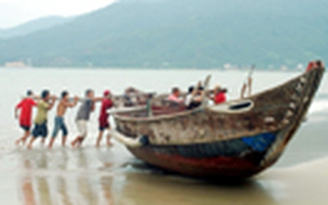 Tàu cá và 10 ngư dân VN bị nạn xin trú ẩn ở Philippines