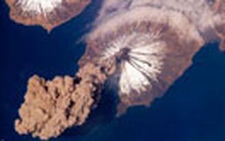 Mỹ cảnh báo tro bụi núi lửa ở Alaska