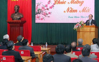Chủ tịch Quốc hội Nguyễn Sinh Hùng chúc tết Văn phòng Quốc hội