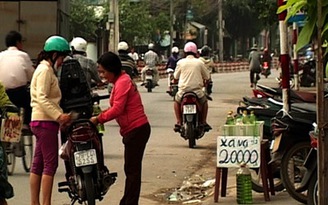 Vụ xăng 20.000 đồng/chai: Đoàn kiểm tra đụng “đầu gấu”