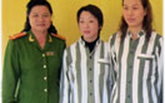 23.000 tù nhân viết tự truyện: Nỗi đau của hai người mẹ