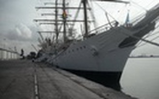 Ghana giữ tàu chiến Argentina để xiết nợ