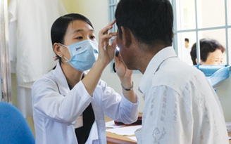Khám bệnh, phát thuốc miễn phí