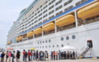 Du thuyền 5 sao Voyager of the Seas cập cảng Phú Mỹ