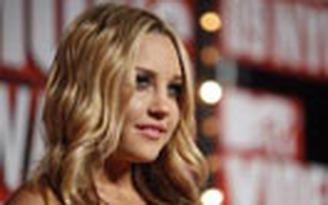 Amanda Bynes dọa kiện tạp chí nói cô bị… tâm thần