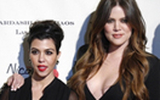 Khloe Kardashian bất ngờ nhận “thư bột trắng”