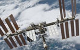 Nâng độ cao của ISS để né rác vũ trụ