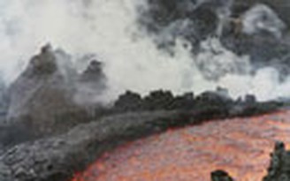 Núi lửa Plosky Tolbachik phun trào dữ dội