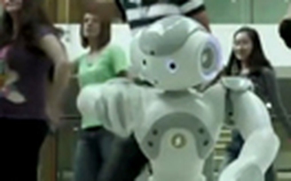 Robot giúp trẻ tự kỷ học