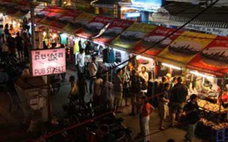 Cháy chợ đêm ở Campuchia, tám người chết